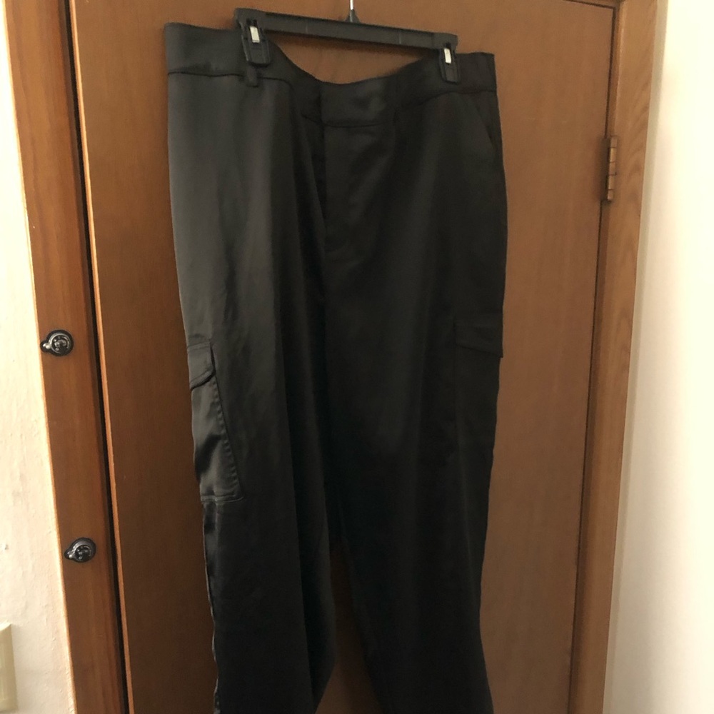 Torrid Relaxed Taper Satin Cargo Pant Size 18